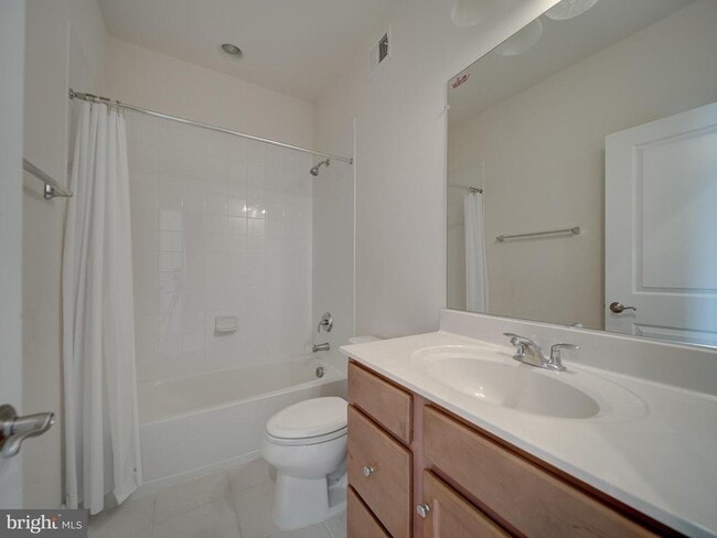Building Photo - 8832 Englewood Farms Dr