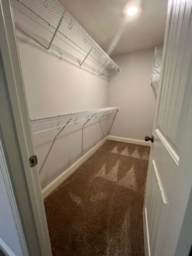 Building Photo - Charming modern 3 bedroom/ 2 bath with office