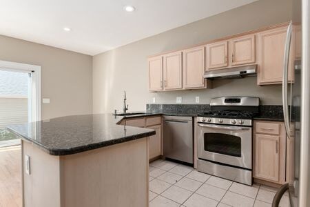 Building Photo - 1087 Michigan Ave