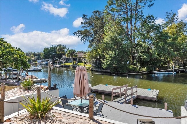 Building Photo - 1542 SE Pinwheel Dr