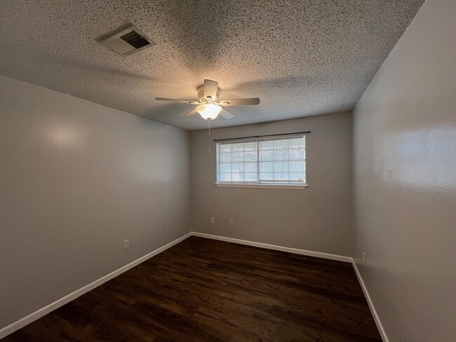 Building Photo - 13085 Friendship Rd