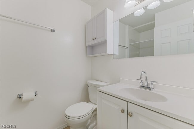 Building Photo - 16599 Davis Rd