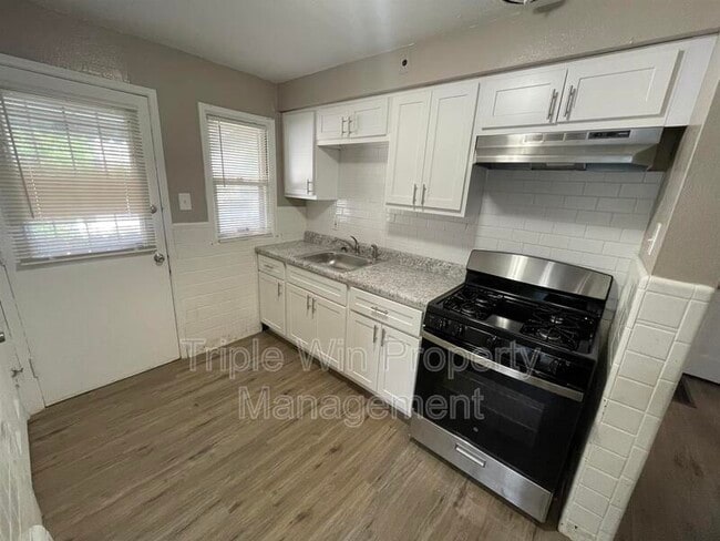 Building Photo - 1901 Eagle Dr