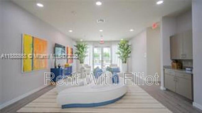 Building Photo - 610 NE 2nd St