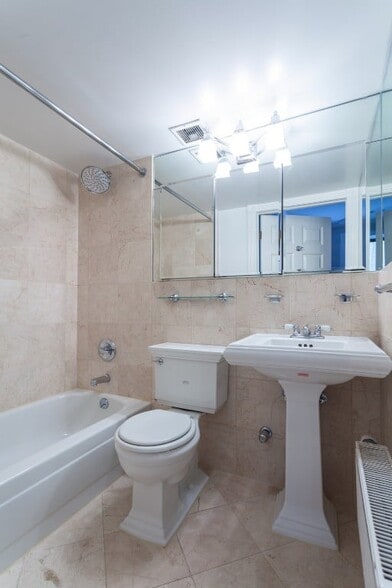 Building Photo - 202 E 13th St