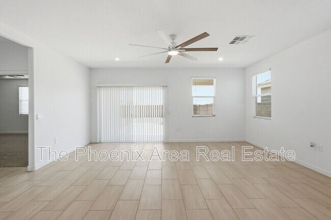 Building Photo - 2761 W Seaver Ave