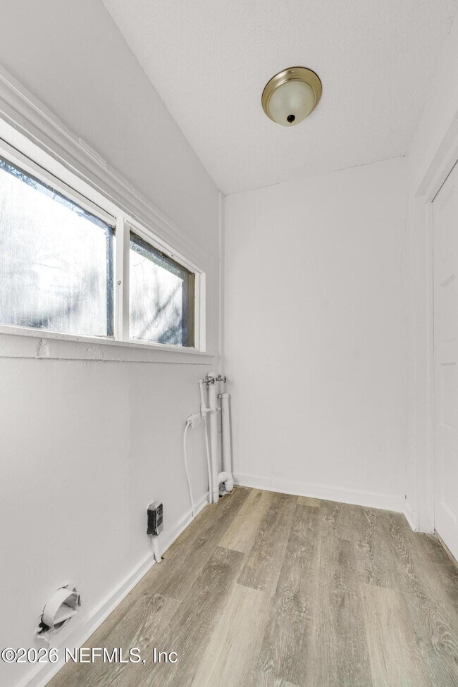 Building Photo - 522 W 21st St