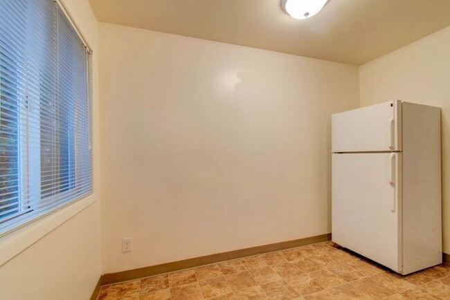 Building Photo - 2bed/1bath Available NOW! SPRING SPECIAL 1...