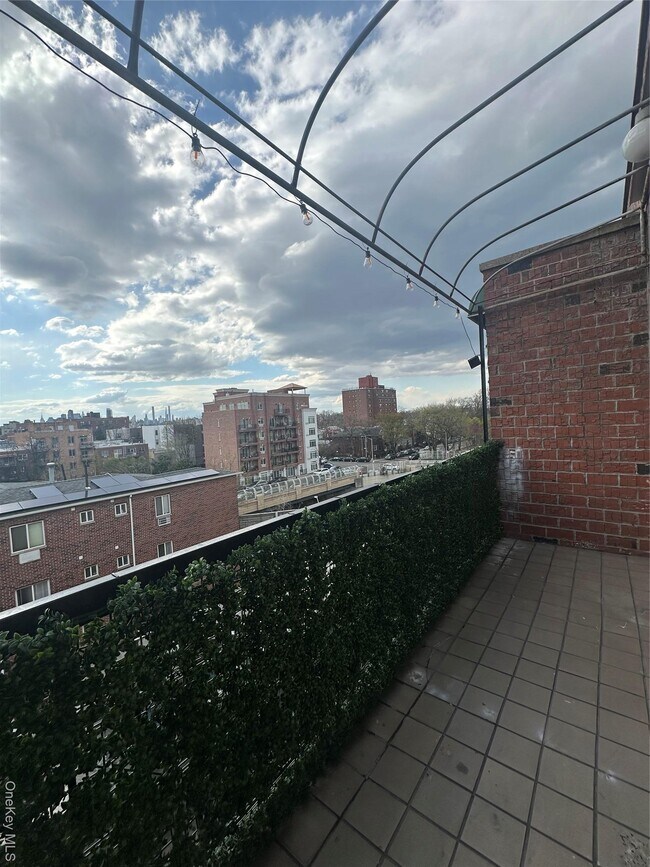Building Photo - 41-28 71st St