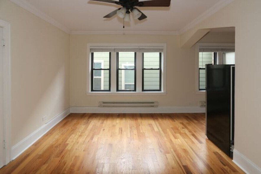 Building Photo - 4731 N Hermitage Ave