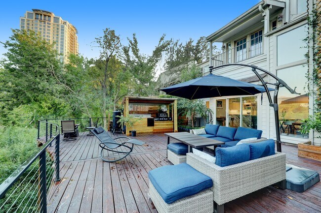 Building Photo - 4732 Post Oak Timber Dr