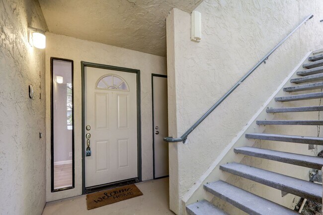 Building Photo - 432 Portofino Dr