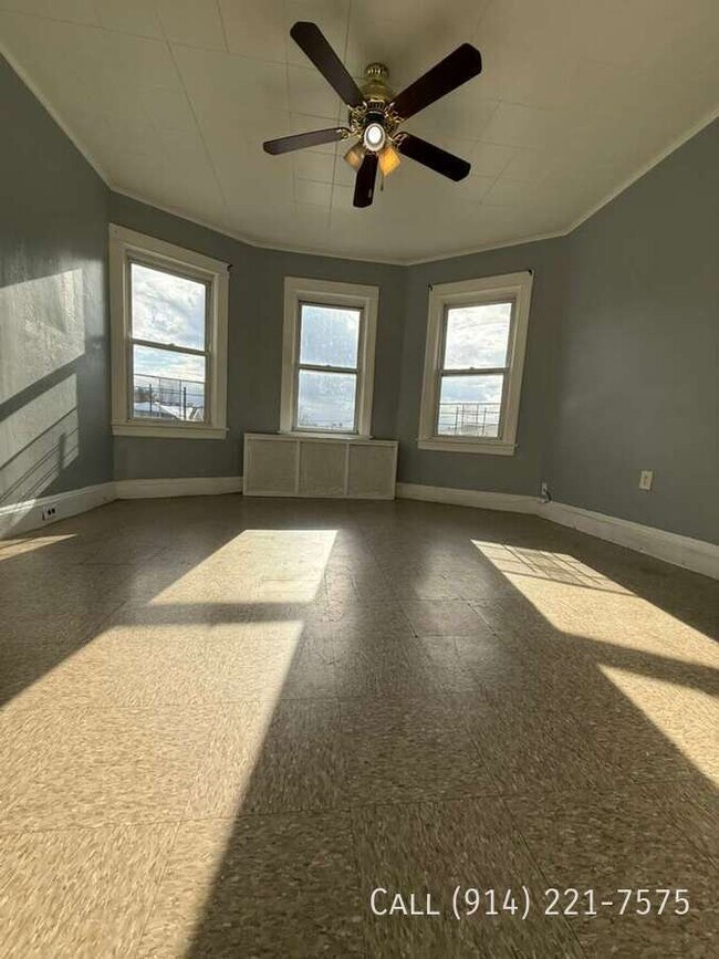 Building Photo - 263 Elm St