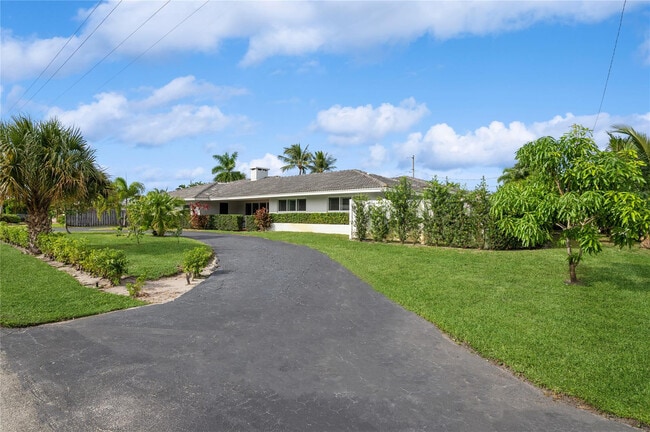 Building Photo - 2657 NE 26th St