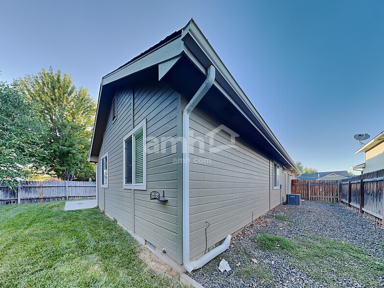 Building Photo - 1285 W Verbena Dr