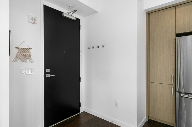 Building Photo - 1321 Seneca St