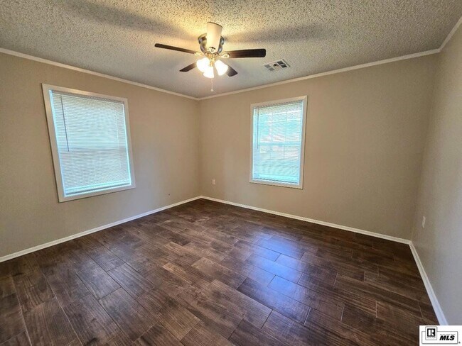 Building Photo - 2306 Debastrop Dr