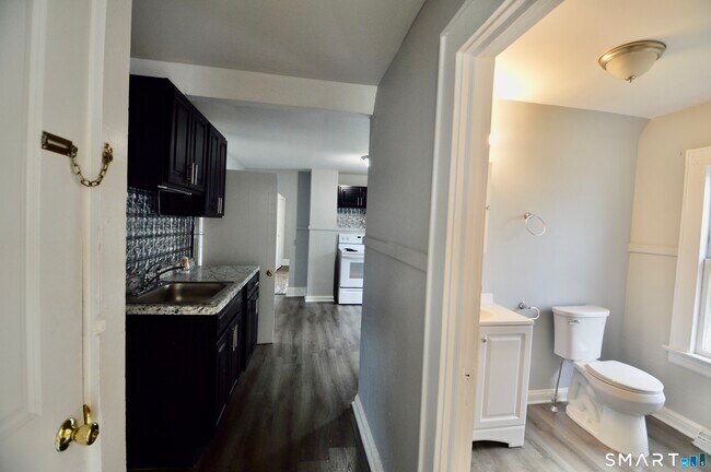 Building Photo - 2310 Barnum Ave