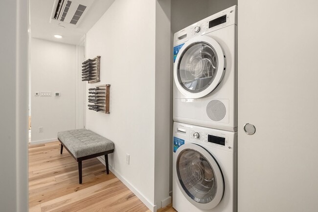 Building Photo - Net Zero Townhome on Bainbridge Island — 3 Bed | 2.25 Bath | 1,813 SqFt at The Trillium