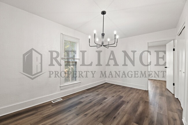 Building Photo - 301 N Spruce St