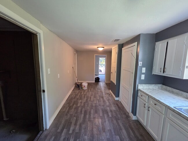 Building Photo - 2866 Edgewood St