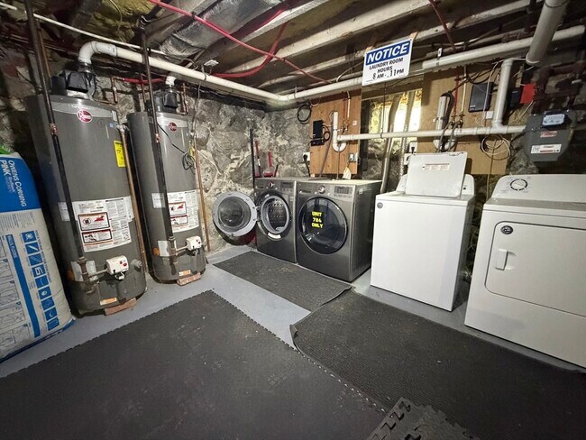 Building Photo - 786 Moody St