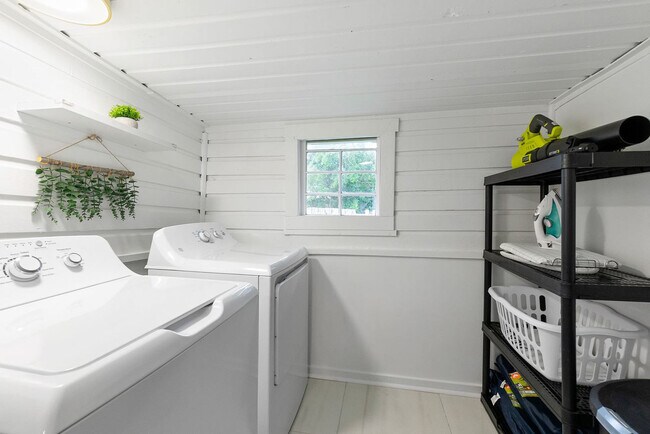 Building Photo - 140B M L King Ave