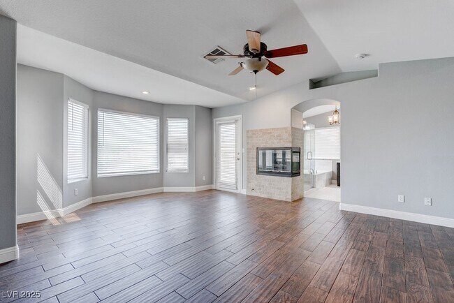 Building Photo - 8408 Bay Point Dr