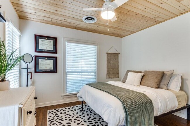 Building Photo - 3812 Birchman Ave