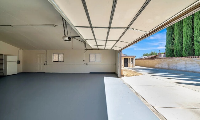Building Photo - 4528 W Ave L4
