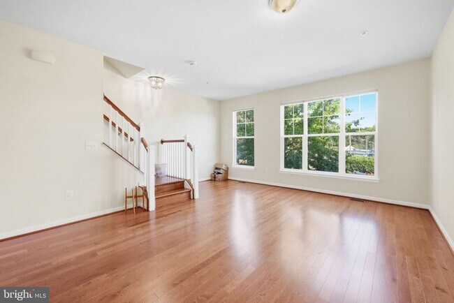 Building Photo - 1571 Renate Dr