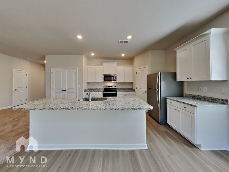 Building Photo - 299 New Villas St