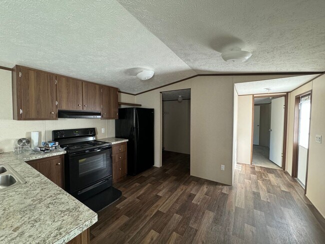 Building Photo - 2 Bedroom 2 Bathroom Mobile Home