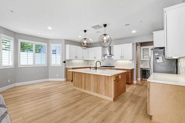 Building Photo - 4386 Bayhill Ln