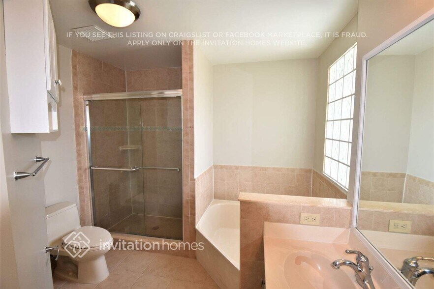 Building Photo - 2450 NW 72nd Ave