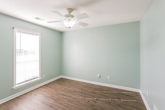Building Photo - 8036 New Castle Cove