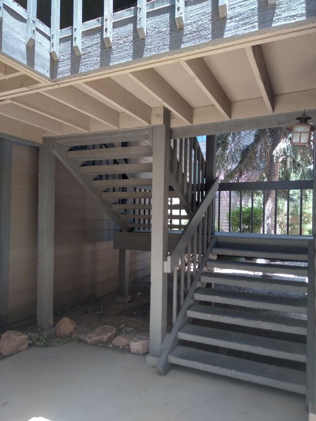 Building Photo - 3 bed / 2 bath Condo Available