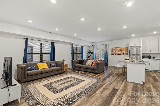 Building Photo - 2813 Ava Ave