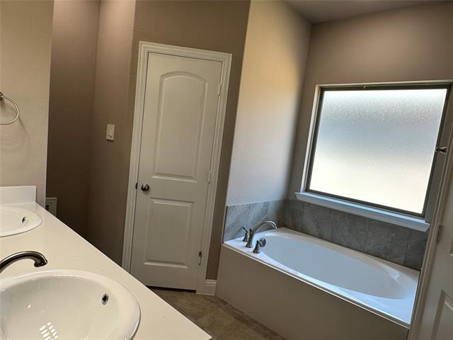 Building Photo - 7817 Ashwood Dr