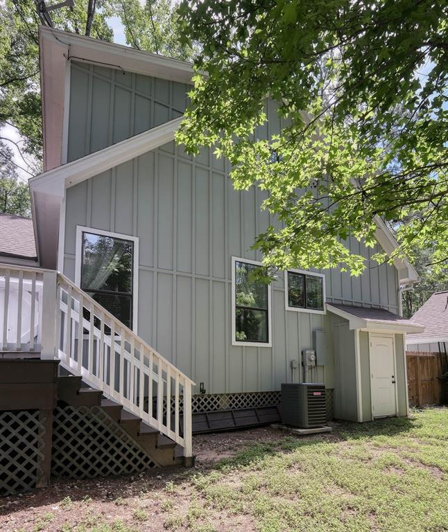 Building Photo - 70 Green Tree Dr