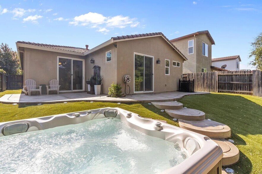 Building Photo - 325 Indian Runner Ct