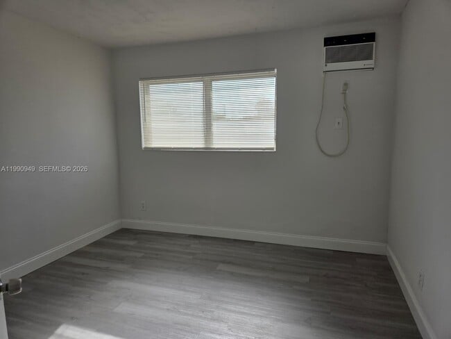 Building Photo - 1628 SW 7th St