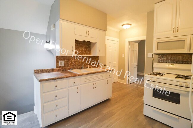 Building Photo - 824 Huestis Ave
