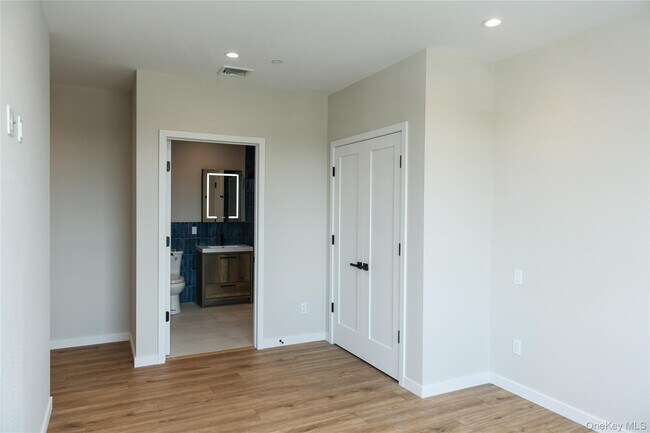 Building Photo - 135 E Park Ave