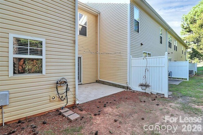 Building Photo - 10978 Princeton Village Dr
