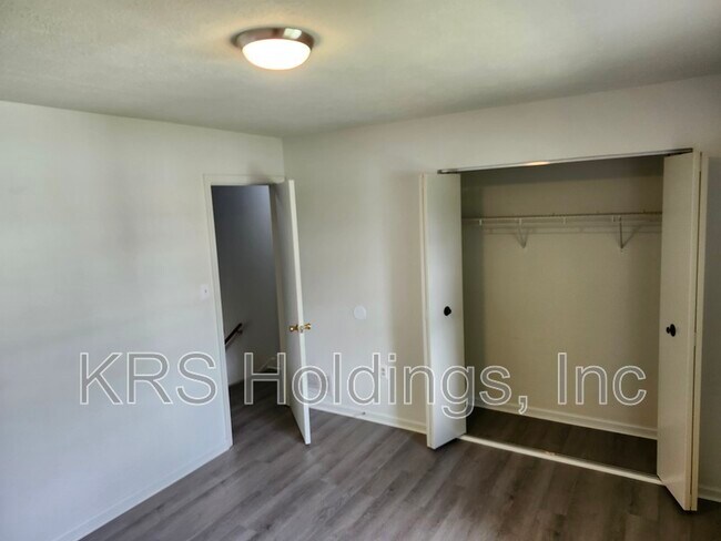 Building Photo - 211 S Waverley St
