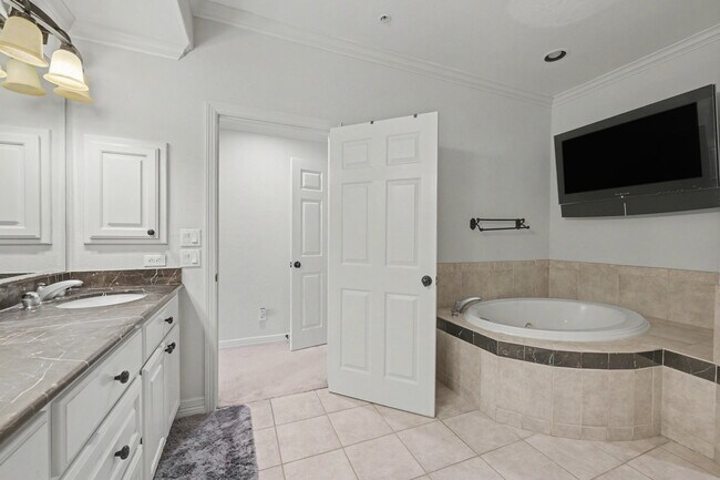 Building Photo - 4327 Lake Walk Ct