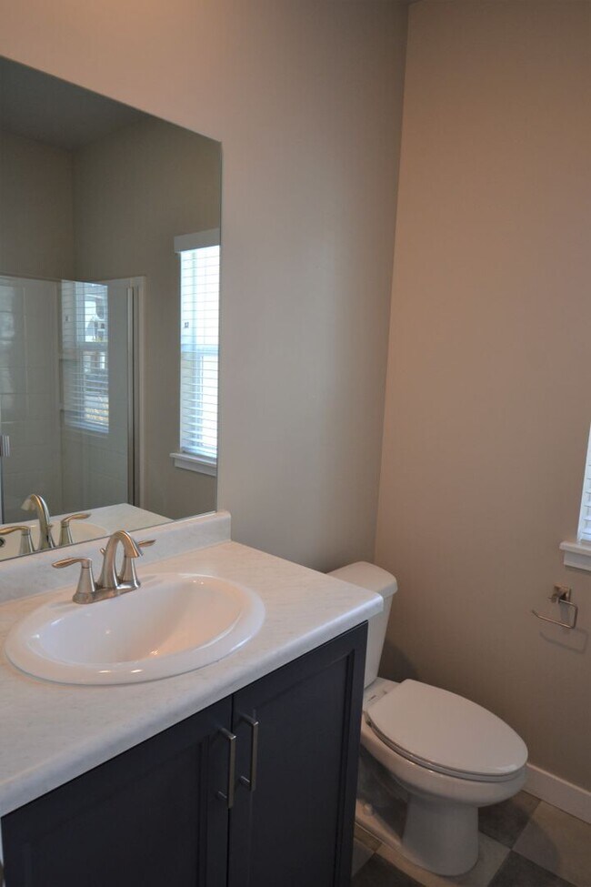 Building Photo - Gorgeous 4 Bed 3 Bath Townhouse in Riverton!