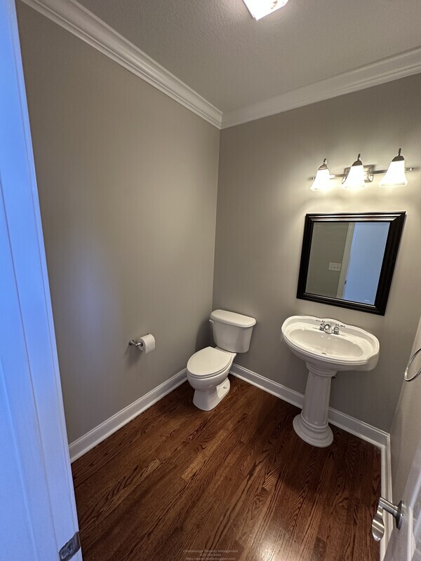 Building Photo - 5511 Ginkgo Rd