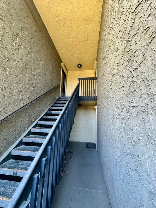Building Photo - 321 Rancho Dr